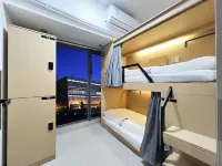 Three Cats Youth Hostel (Shenzhen Xixiang Metro Station Branch)