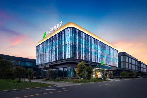 Four Seasons Qingteng Hotel (Cixi Longshan Zongzhan)
