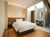 Mile Shiyue Boya Hot Spring Hotel ((Huquan Ecological Garden Huquan Banshan Hot Spring Shop)) Hotels in Mile City