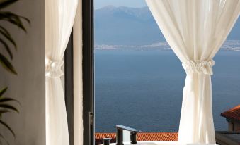 | HolidayVilla Cliff Sea View Guesthouse | holidayVilla