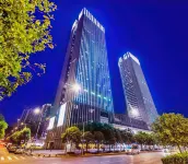 Guizhou Fengrun Karst Hotel (Jiaxiu Tower Qingyun Market Store) Hotels near Zhucheng Square