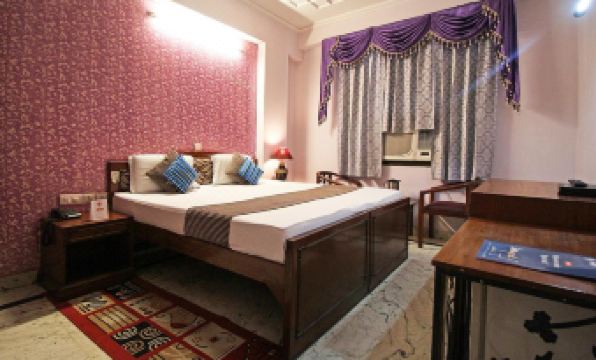 3. 호텔 인드라프라..