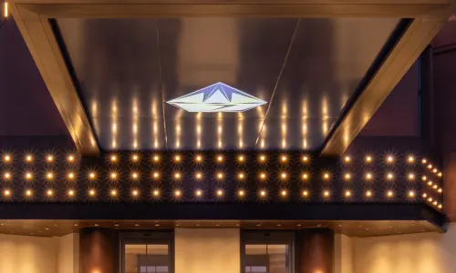 RomanticSeason BlueDiamond Hotel (Shenyang YouthStreet Subway Station Shenyang North Station Branch)