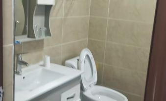 Tongshan Jiugong Lakeside Resort Hotel