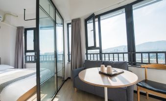 Yixinxi Movie Apartment (Jinma Road Subway Station)