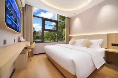 昆明騰雲ホテル（新迎新城石閘地下鉄駅） Kunming University of Science and Technology Xinying Campus Gymnasium周辺のホテル