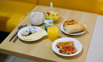 B&B Hotel Villeneuve Loubet Village