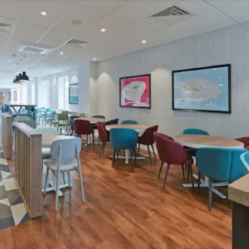 Travelodge London Wimbledon Central Отели рядом с достопримечательностью «Уимблдон»