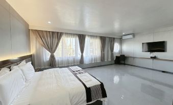JUN YUE VI Lagos hotel(Royal Hospital,Landmark Centre)