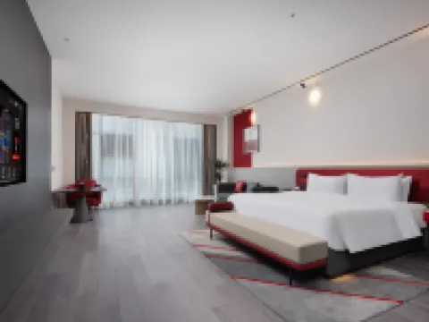 Radisson RED Hotel Jingjiang Financial Business District فنادق في جينغجيانغ