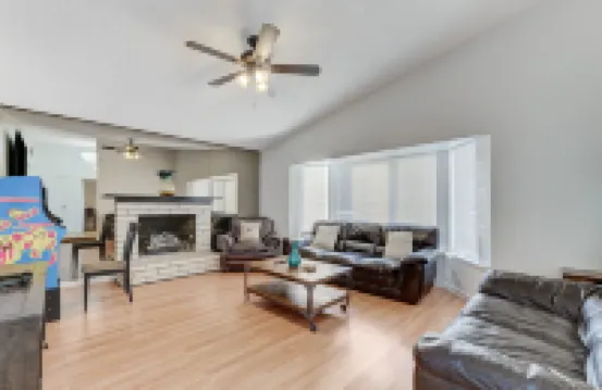 Strip-Side Villa 5Br3BA, Pool, Mini Golf, Karaoke