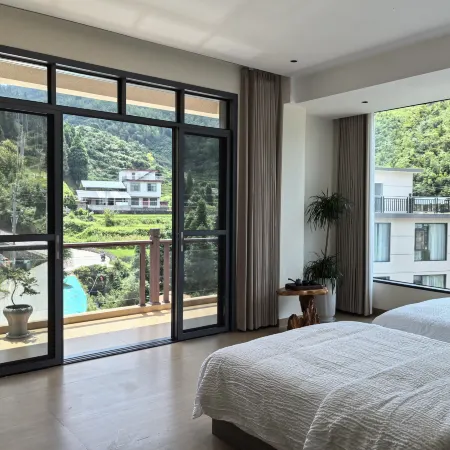 Shoreline Lodge