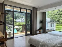 Shoreline Lodge Hotels near Yangtianhu Grassland