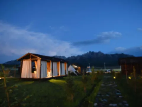 Guoluo Zhuosa Pastoral Snow Mountain Ranch Homestay Hotels in Maqin