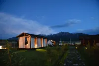Zhuosa Muje Snow Mountain Ranch Lodge Hotels in Maqin