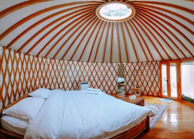 Nomad Yurts Hotel a 