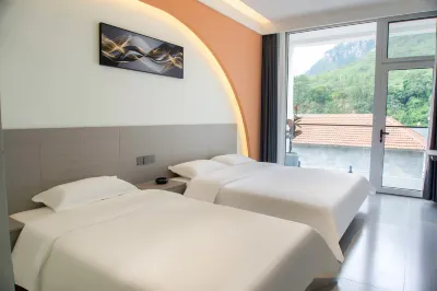 過雲山居 Hotel dekat Jiulongdong Sceneic Area
