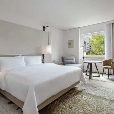 The Westin Grand Frankfurt Отели рядом с достопримечательностью «Улица Цайль»