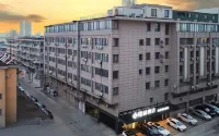 Green E-sports Hotel (Hai'an Changjiang Middle Road High-speed Railway Station)
