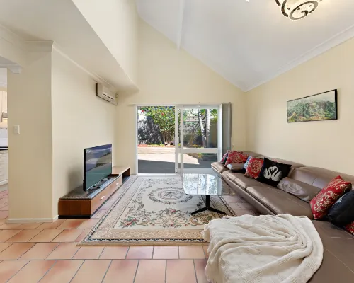 North Shore Spacious 2BR Home in Cremorne - Holiday Home Hotels in Cremorne