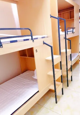 Dong and Xue Hostel (Harbin Central Avenue Saint Sophia Cathedral)