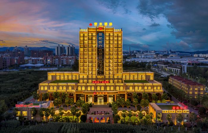 Taifeng Hotel (Qujing Wanda Bund)