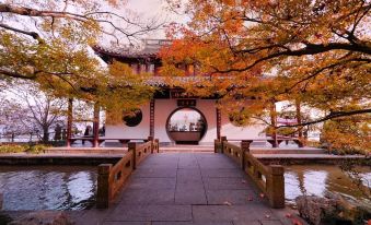 West Lake Crystal Hotel