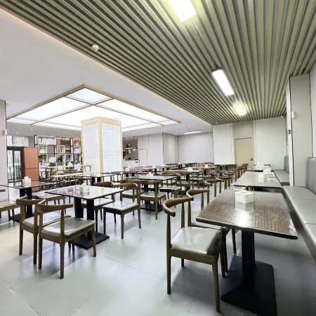 Qingfeng Hotel (Yanji Yanbian University West Market Branch)