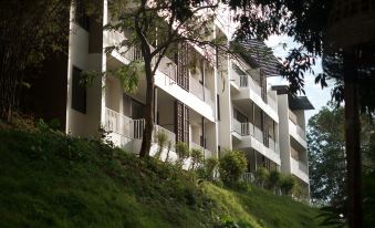 SriLanta Resort and Spa (Recently Renovated)