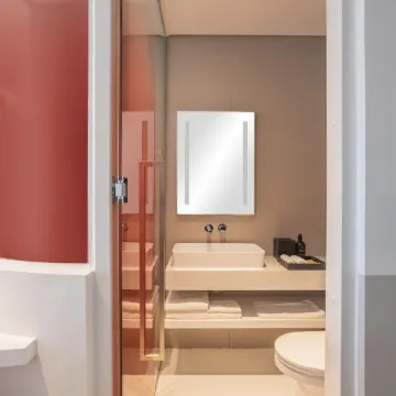 Wink Danang Riverside, Unscripted by Hyatt - 24 Hours stay Отели рядом с достопримечательностью «Хан- Ривер»