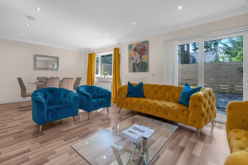 Muirton House 1 -4 Bed House, 4 Car Driveway, 2 Bathrooms, Smart TVs in every room - ห้องครัว