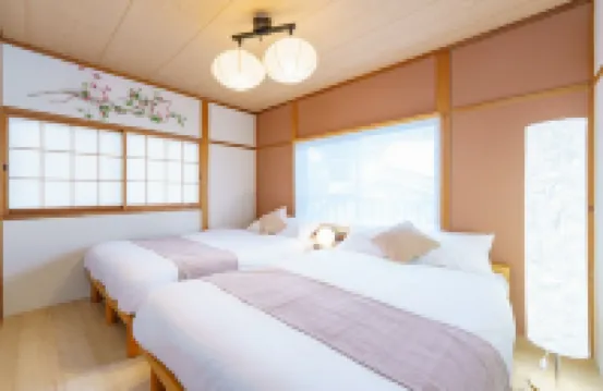 10 min Nagoya/18 ppl/4 BR/50 min CTA/8 Beds/2 Ftn Hotels in 