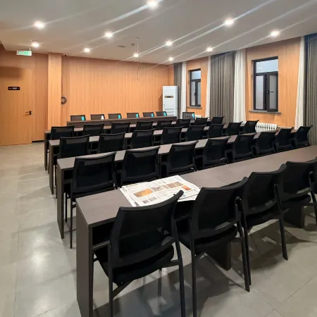 7 Days Premier Hotel (Yuncheng Qi Cai Yue Salt Lake Guijie Store)