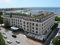 ويندهام جراند إسطنبول كالاميس مارينا هوتل Hotels near جادة بغداد