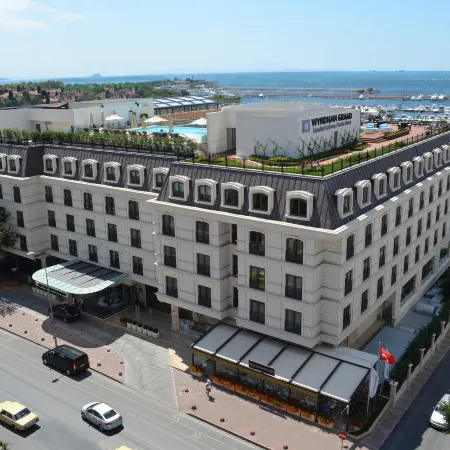 Wyndham Grand Istanbul Kalamış Marina Hotel