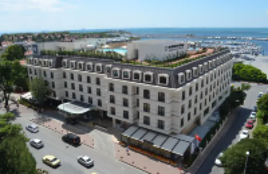 Wyndham Grand Istanbul Kalamış Marina Hotel Hôtels à proximité de : Kadıköy