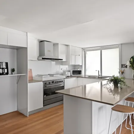 Light & Simple Rooms in Convenient Peakhurst Location
