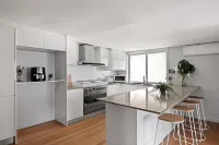Light & Simple Rooms in Convenient Peakhurst Location