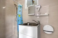 Private & Comfortable Rooms – Steps from Bus Stop