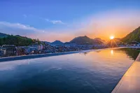 Shanheshi 360° Panoramic Skyview Guesthouse (Zhenyuan Ancient Town) - Romantic
