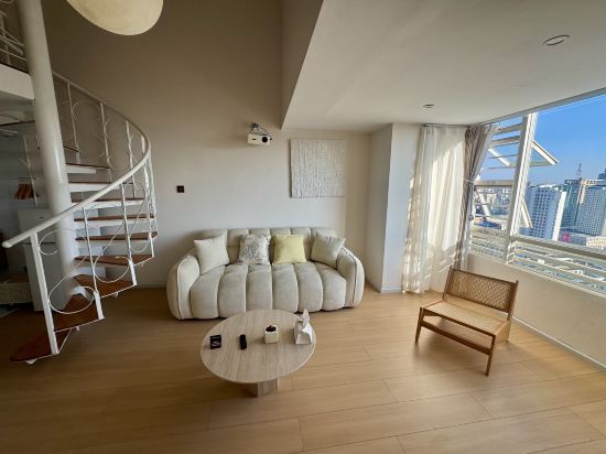 Dunfan Loft Audio-Visual Homestay (Nanping Pedestrian Street)