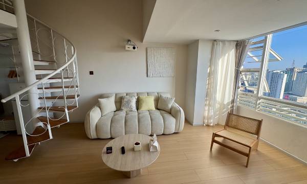 Dunfan Loft Audio-Visual Homestay (Nanping Pedestrian Street)