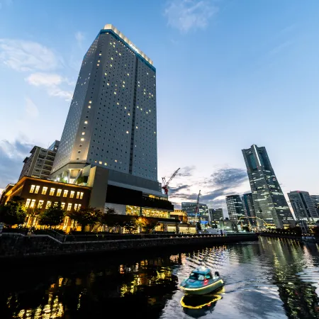 APA Hotel and Resort Yokohama Bay Tower Отели рядом с достопримечательностью «Коллет Маре»