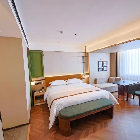 Junbo Hotel（Anyang Linzhou Hongqi Canal Avenue Municipal Government Branch）