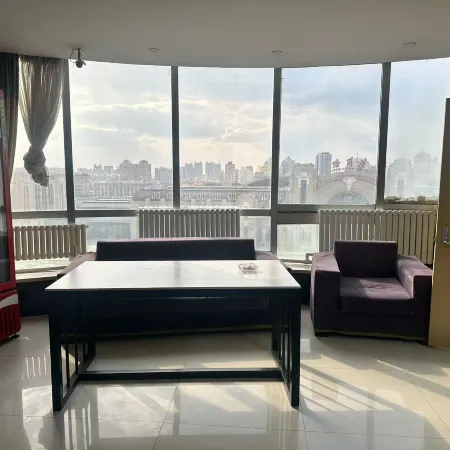 Wuzhou Hotel (Harbin Railway Station South Square) Отели рядом с достопримечательностью «Железнодорожный вокзал Харбин»