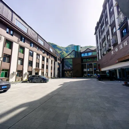 Zhenba Hotel