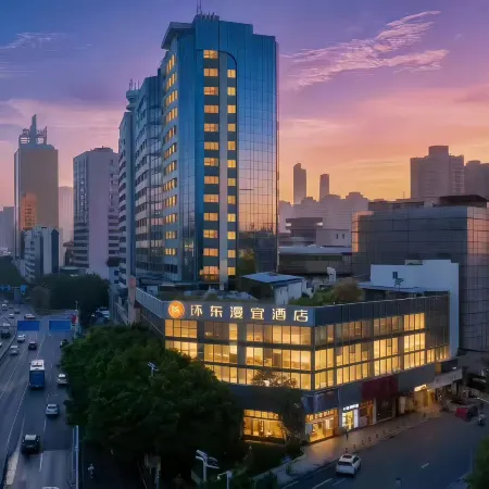 Huandong Manyi Hotel (Guangzhou Quzhuang Subway Station)
