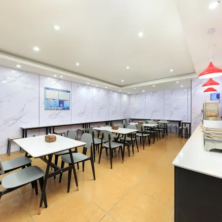 Jibai ·City Core Hotel (Xiamen Zhongshan Road Pedestrian Street Bashi)