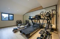 Floral Banlan Hotel (WuyuanCentral Cultural Square Branch) - parking