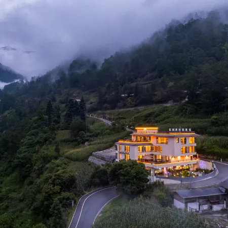 Muquanju Hot Spring Hotel (Hailuogou Glacier Forest Park)